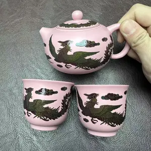 Pink Tea Kettle with Hand-Painted Phoenix Design Changes Color When Hot Water Is Added Includes Matching Cups.H010