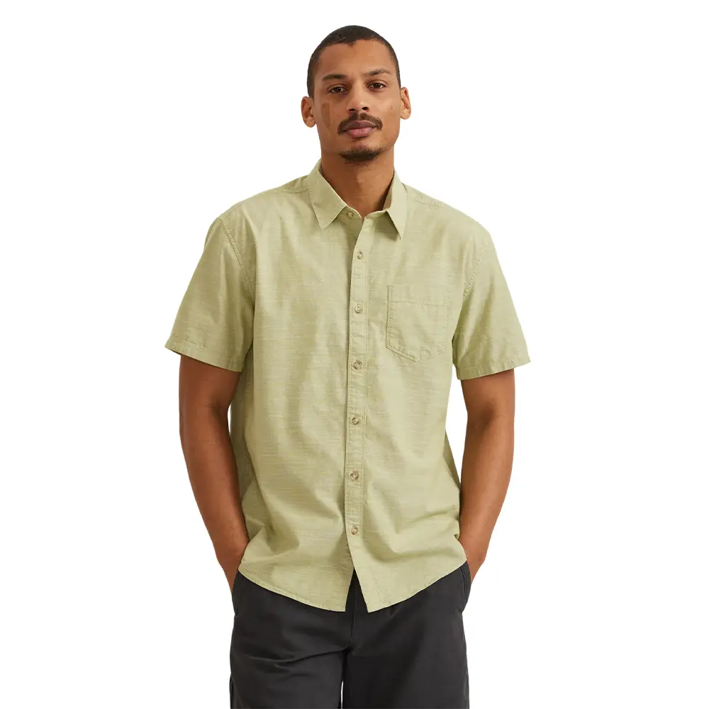 Eddie Bauer Men’s Camano Short-Sleeve Shirt Classic Chambray Lightweight Comfortable 100% Cotton for All Day Long Versatile Casual