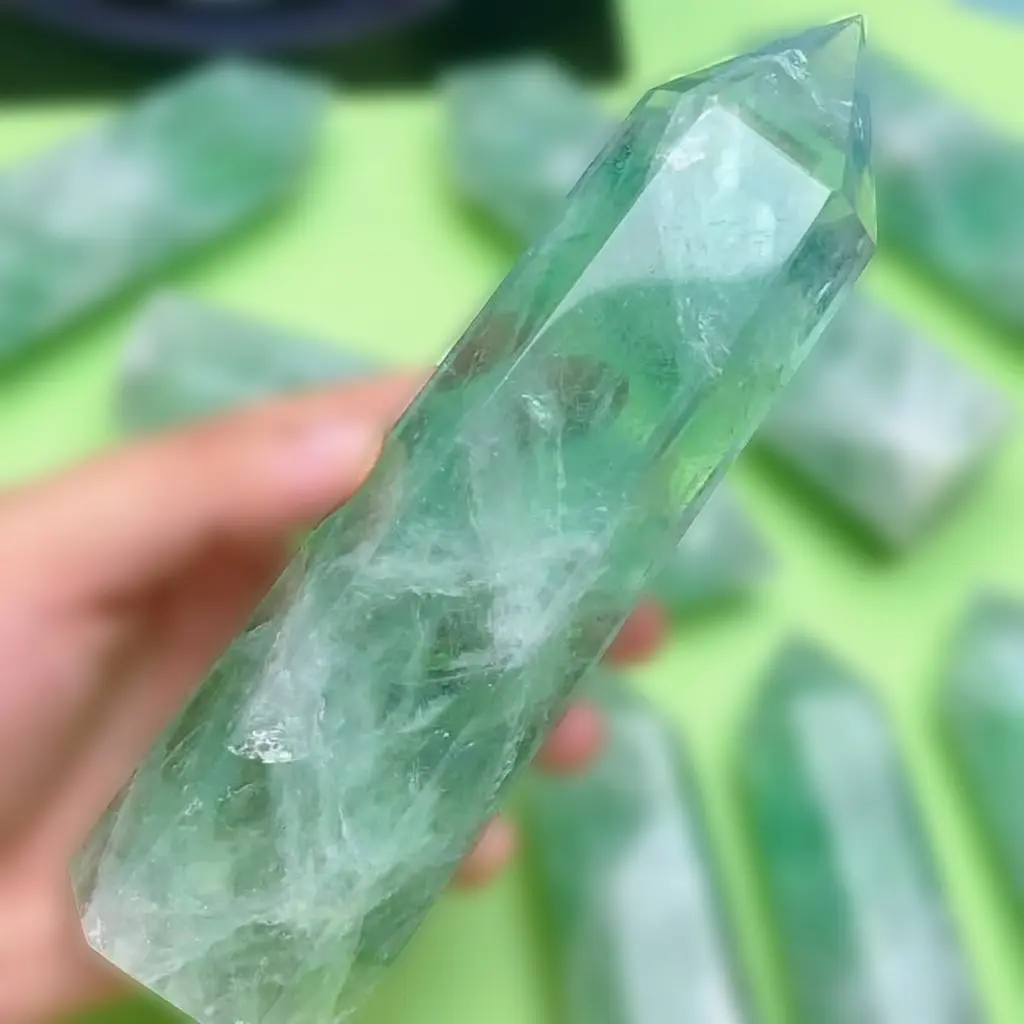 Natural Green Fluorite Crystal Tower Obelisk 6"-6.7" Inch Large Single Point 6-Facet Hand-Polished Wand Pillar Home Office Desk Shelf Decor Figurine Display Piece Birthday Housewarming Gift Collectors Aesthetic Living Room Green Stone Decor