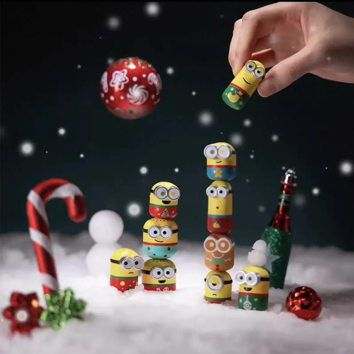 [Holiday Special] MINIONS Q-TOPPING Toys Christmas Version  Holiday Themed Stackable Blind Bag Figures Collectible Minion Toy with Festive Outfits Christmas Vibe Decor for Christmas Tree Ideal Gift for Fans & Collectors