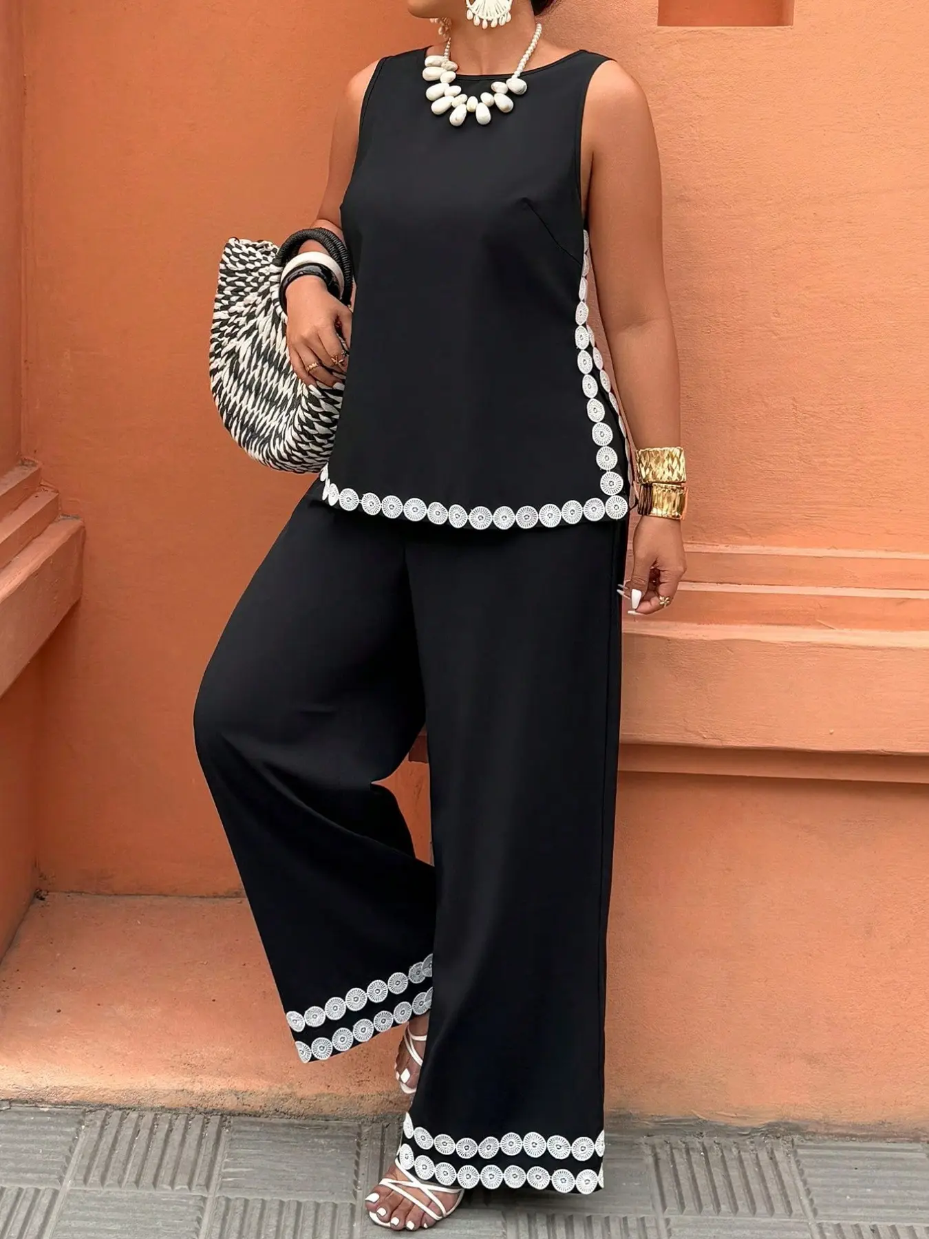 Plus Size Women's Two-Piece Set: Sleeveless Tank Top and Wide Leg Pants with Contrast Trim, Style for Summer Vacation
