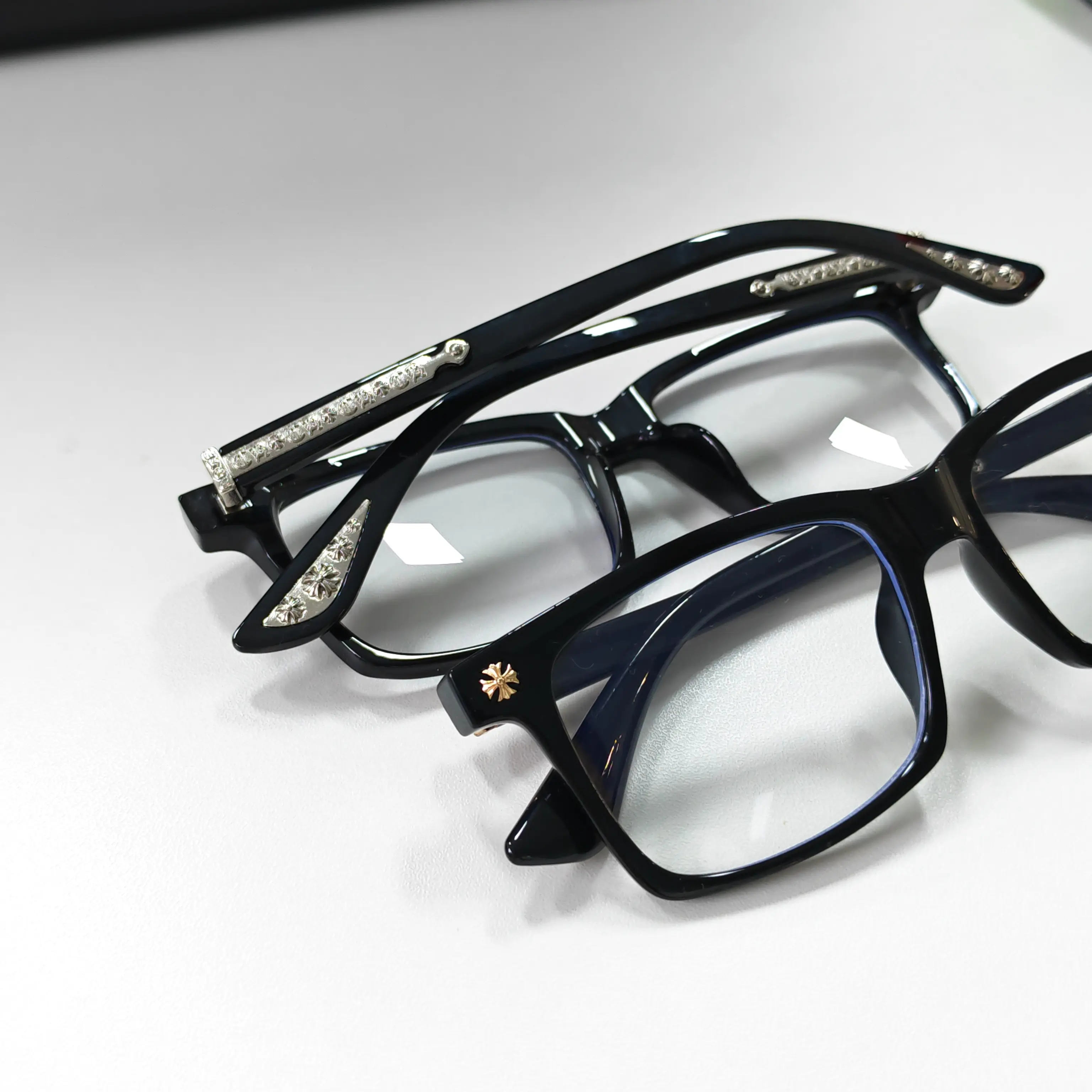 Vintage Square-Frame Smart Glasses, Trendy Black Eyewear with Gold Side Details, Lightweight Clear-Lens Accessory for Men and Women