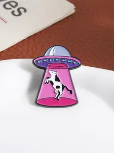 Funny Sci-Fi Ufo Brooch Zinc Alloy Painted Material Alien Flying Saucer Cow Decoration Ufo Theme Badge Unisex Daily Casual Cosplay Party Fashion Accessory