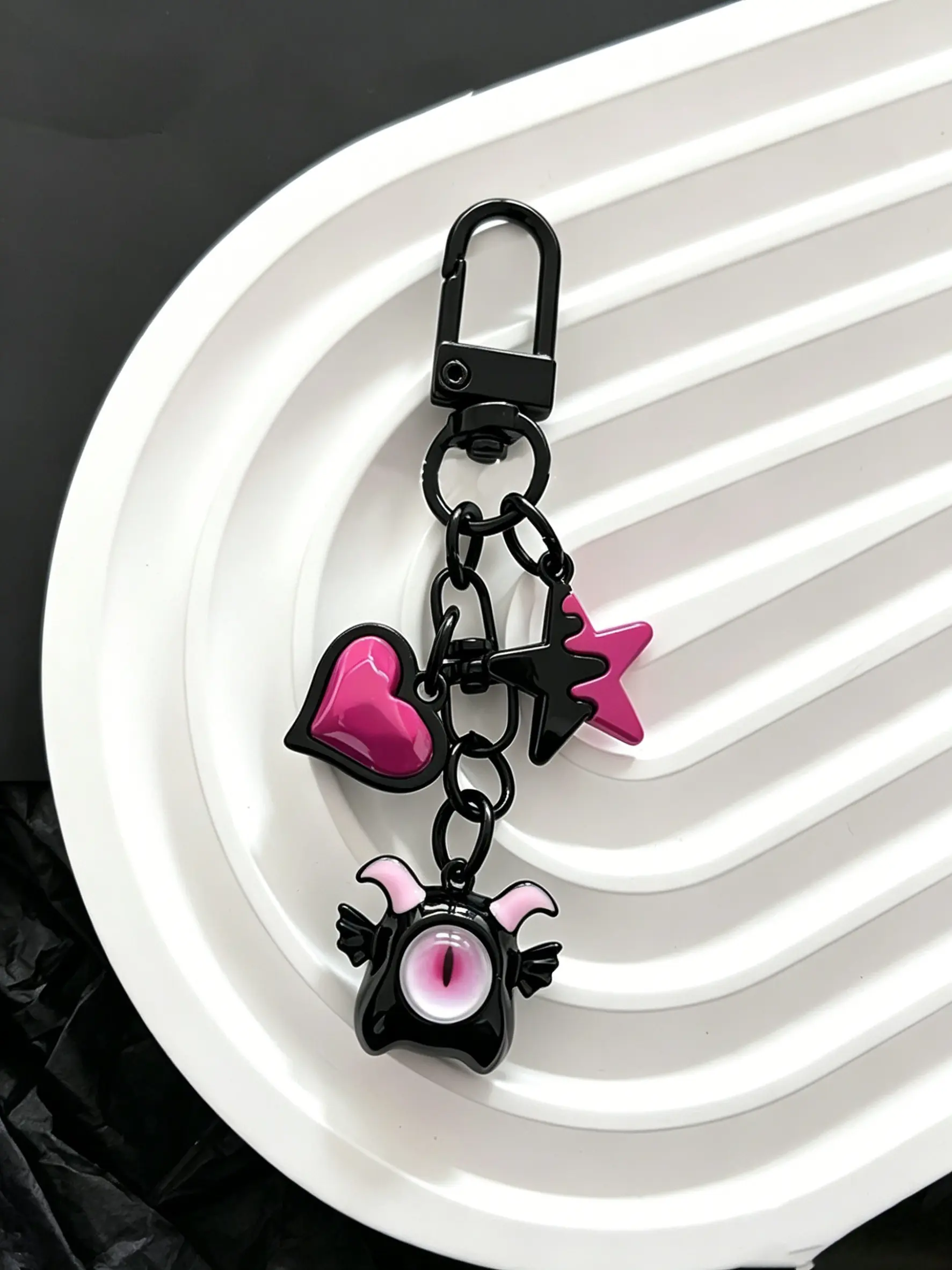 Bag Charm One-Eyed Little Monster Keychain Halloween bag charms 3d Heart & Star Accessories Available In Two Colors Dark, Sweet, And Edgy Vibe Y2k Millennium Babe Style For Bags And Keys Subculture Enthusiasts, "Sweet-And-Cool" Girls, Students