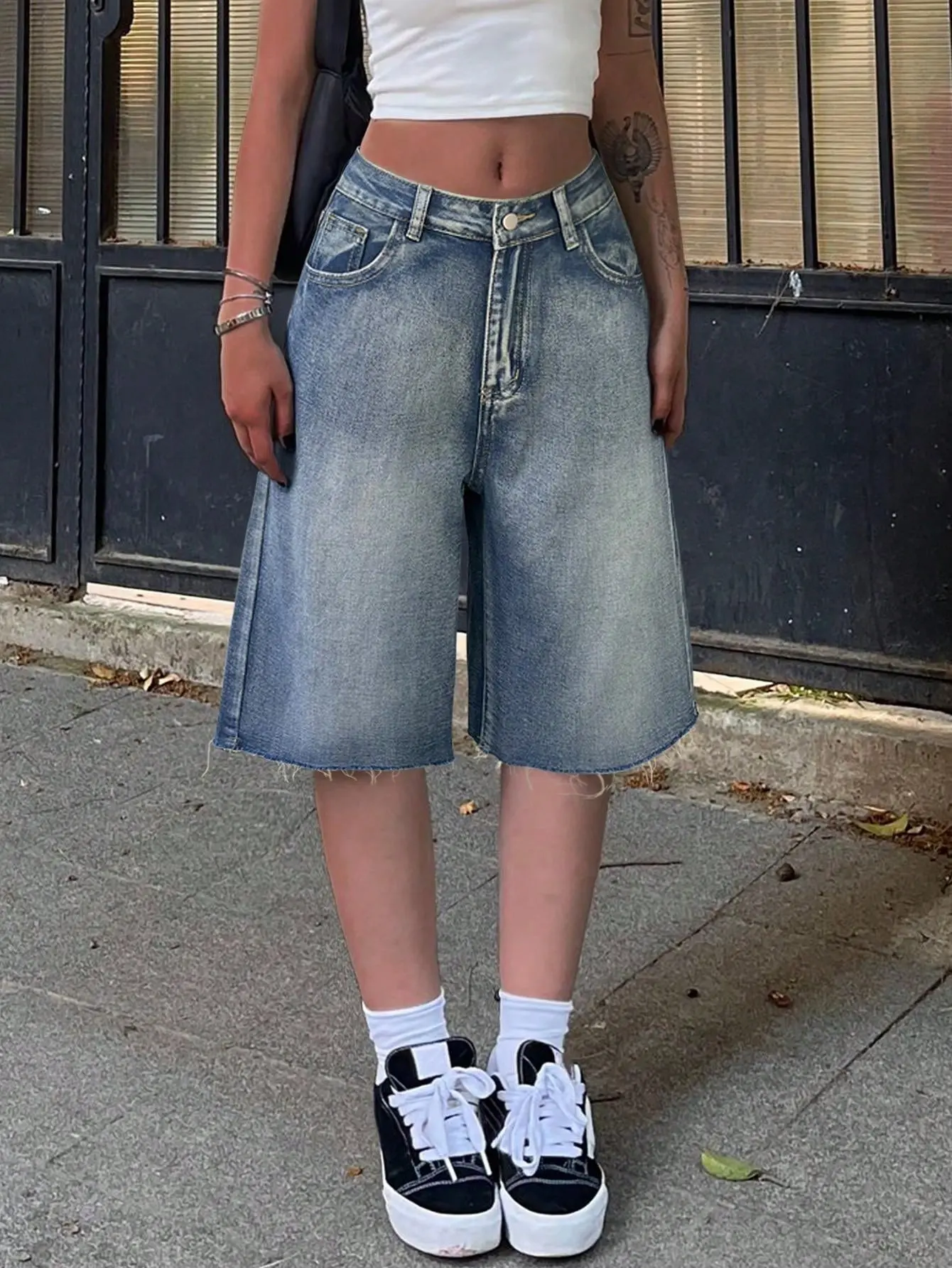 Y2K Vintage Slant Pocket Fringe Hem Wide Leg Bermuda Jeans Denim Jorts Casual Shorts