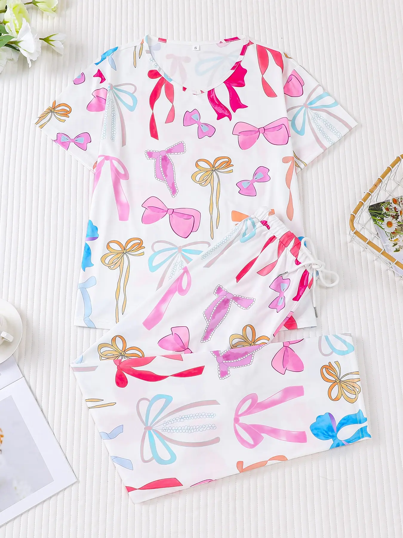 2 pieces of women's Fitted Knit bow print round neck short sleeved pants pajama set with elastic drawstring pants suitable for comfortable and elegant casual home wear in all seasons Loungewear