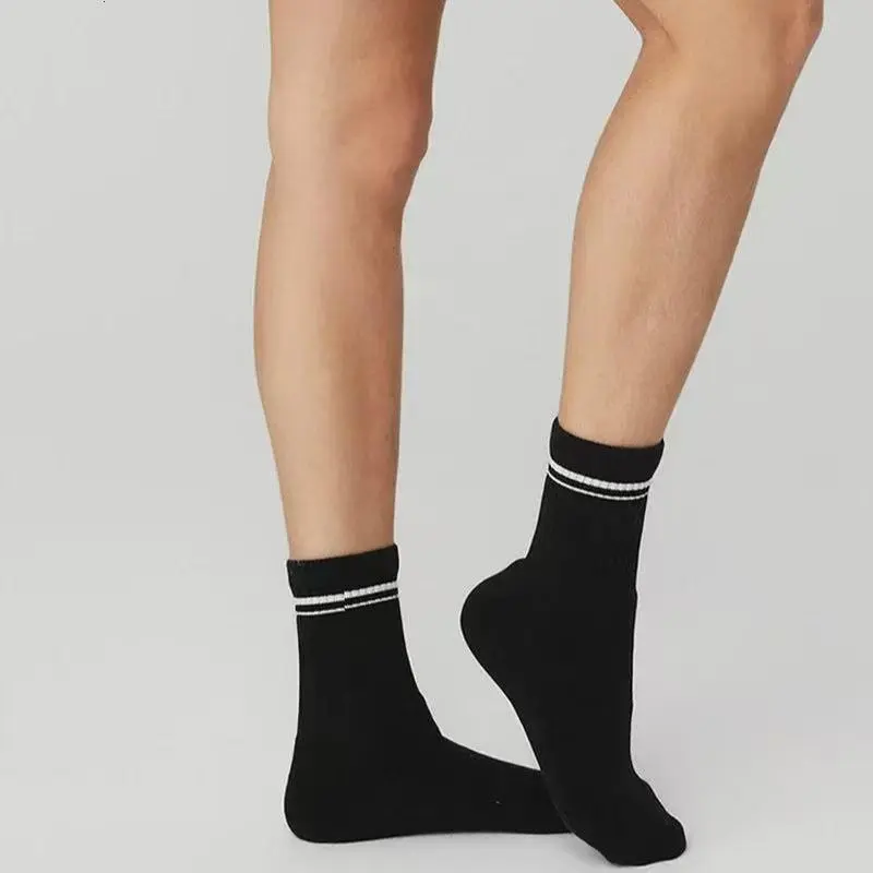 2025 Autumn Winter Cotton Socks - Letter Print Yoga Running Sports Socks, Versatile Casual Fitness Socks (Individually Packaged)