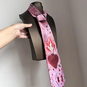 Arrow-Pierced Heart Embroidered-Look Pink Tie - Bold Art Graffiti Vintage Niche Designer Cravat for Women Love