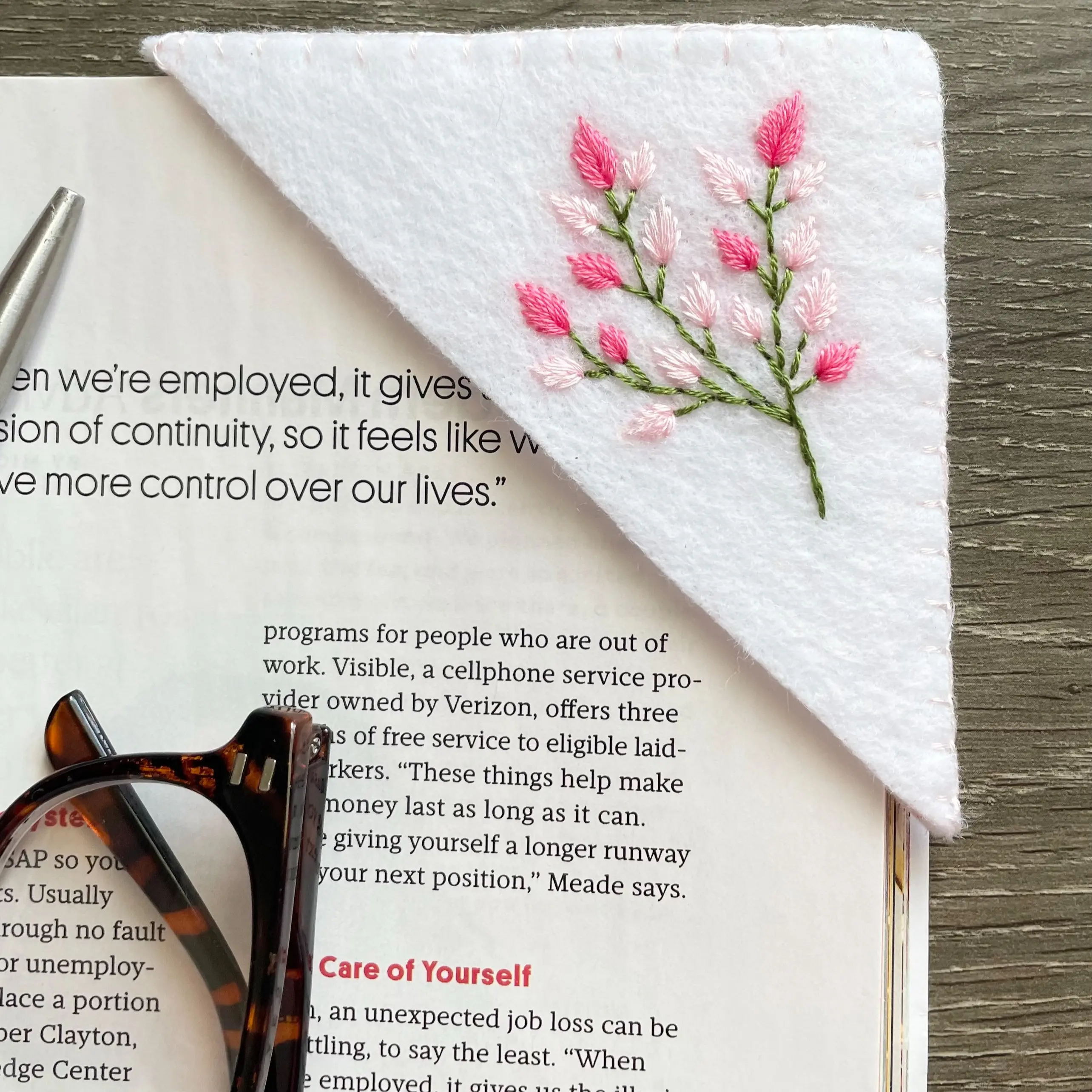 Floral Felt Corner Bookmark, Hand Embroidered Bookmarks, Book Lover Gift, Book Accessories, Early Christmas Gift