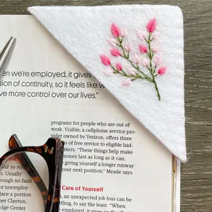 Floral Felt Corner Bookmark, Hand Embroidered Bookmarks, Book Lover Gift, Book Accessories, Early Christmas Gift