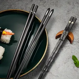 Five pairs of alloy chopsticks, sturdy and easy to use. If you buy them, we guarantee they won't turn your home into a returns warehouse. Utensils Set