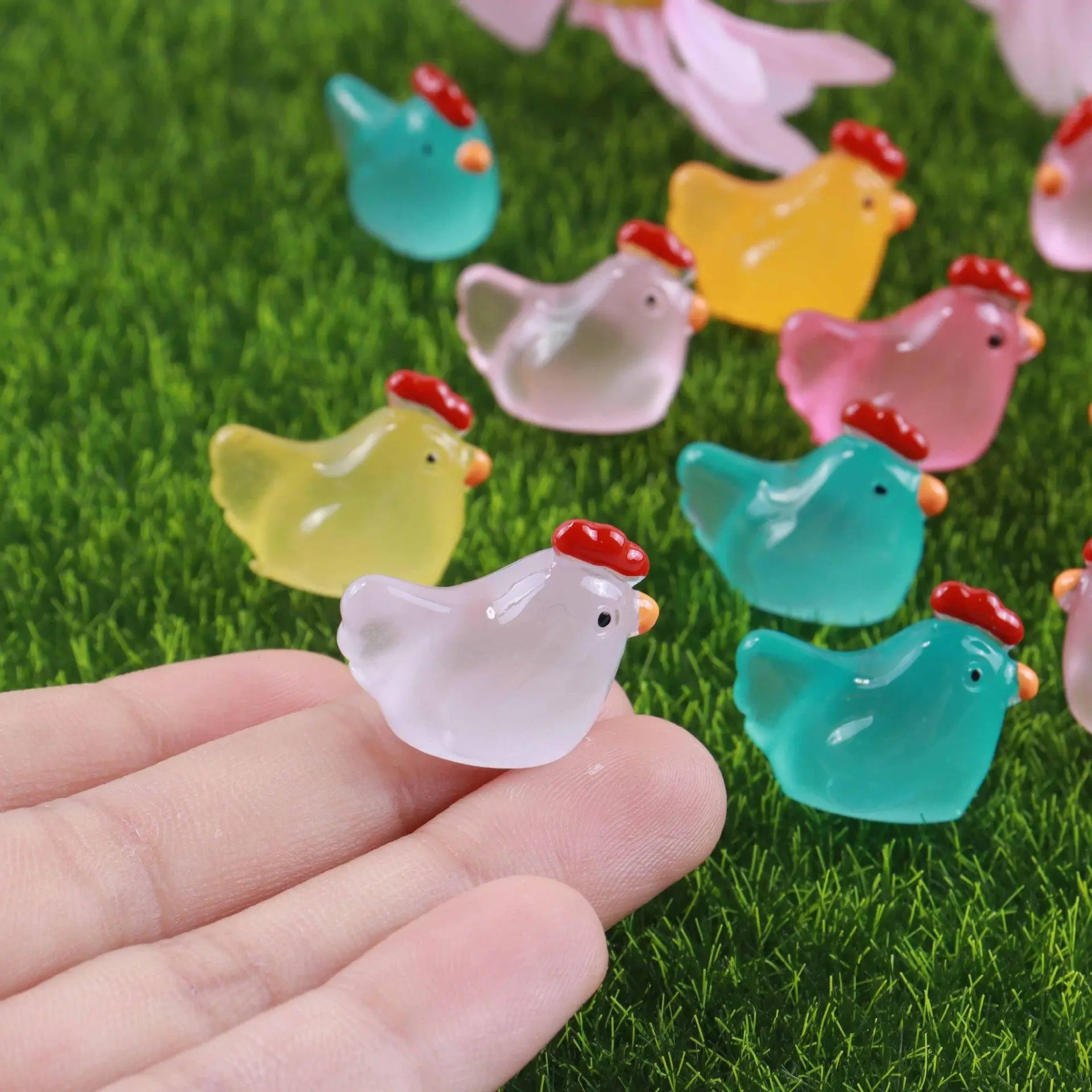 Luminous Mini Chicken Figurines, Cute Cartoon Figurine, 20pcs/set Resin Miniature Animals, Resin Figure, Tiny Chickens Miniature Glow in The Dark for Dollhouse, Decoration Items, Collectible Figurines, Resin Animal Sculptures, Decorative Piece