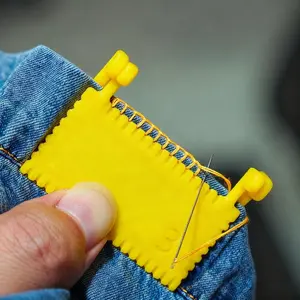 Auto Threader for 3mm & 4mm Needles - One Second Threader Tool for Artisans Seamless Stitching Sewing Supplies Crafts Gift for Mom