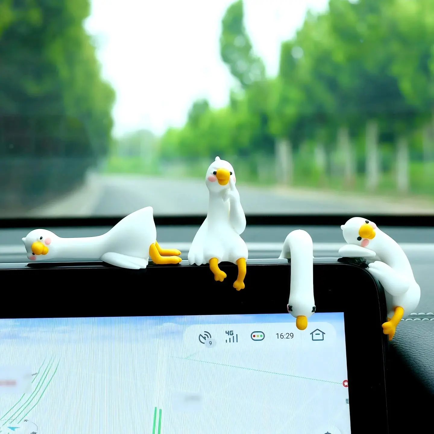 4-pack Lazy Duck Figurines Car Decor Dashboard Decorations, Goose Figurines Decor for Computer Monitor,Funny Mini Goose Figurine for Office Desk,Car Dashboard,TV,Photo Frame,Treehouse, Garde Decorations,Gifts for Women/Men