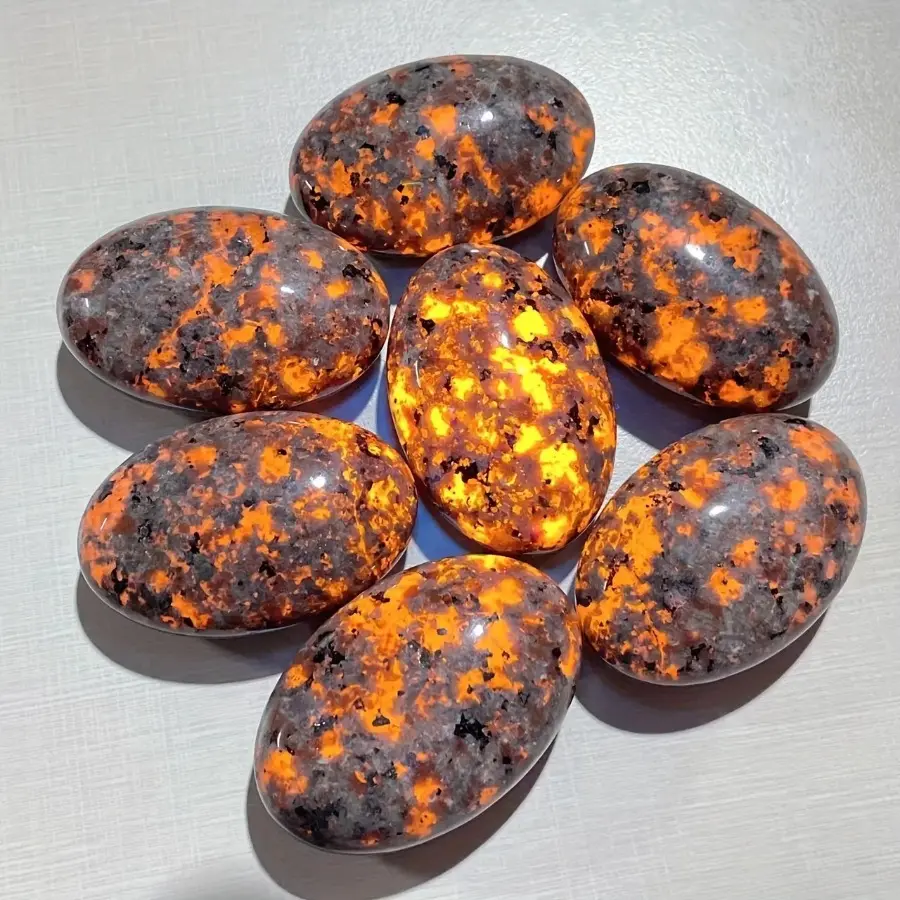 1pcs Palm Stone Yooperlite UV Reactive Natural Flame Stone, Used for Home Decoration