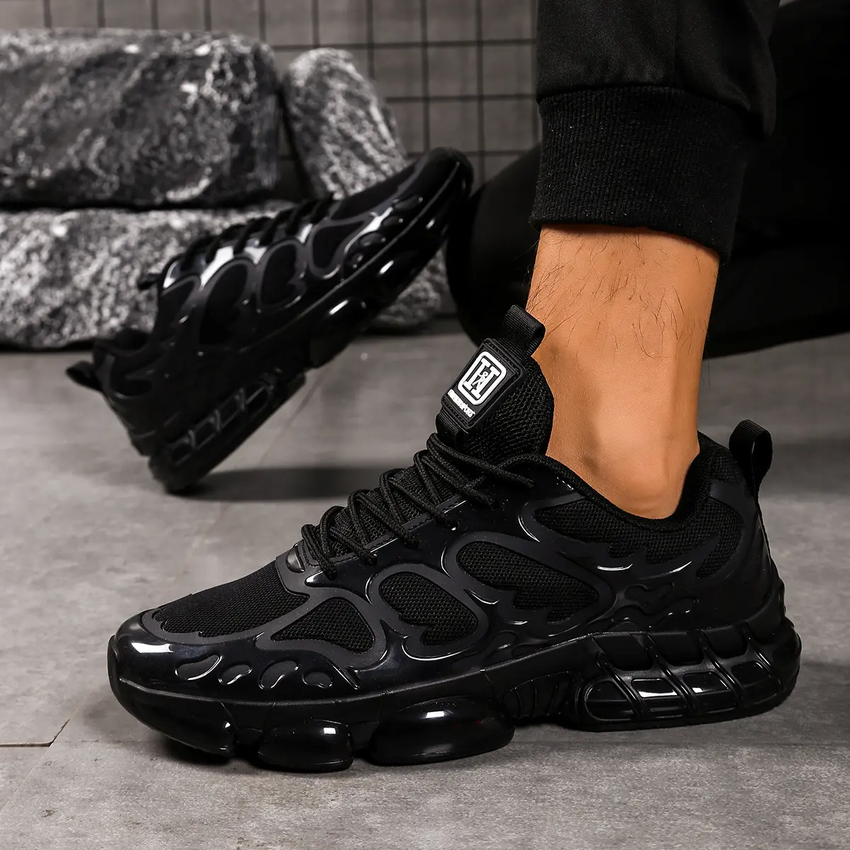 Trendy Men's All Black Mesh Platform Shock Absorbing Shoes, Non-Slip Breathable Casual Running Sneakers, Comfortable for Sports & Outdoor Activities