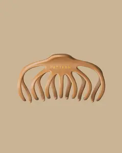 PATTERN Beauty Hair Clip in Caramella | Dual-Parting & Superior Hold – Everyday Styling
