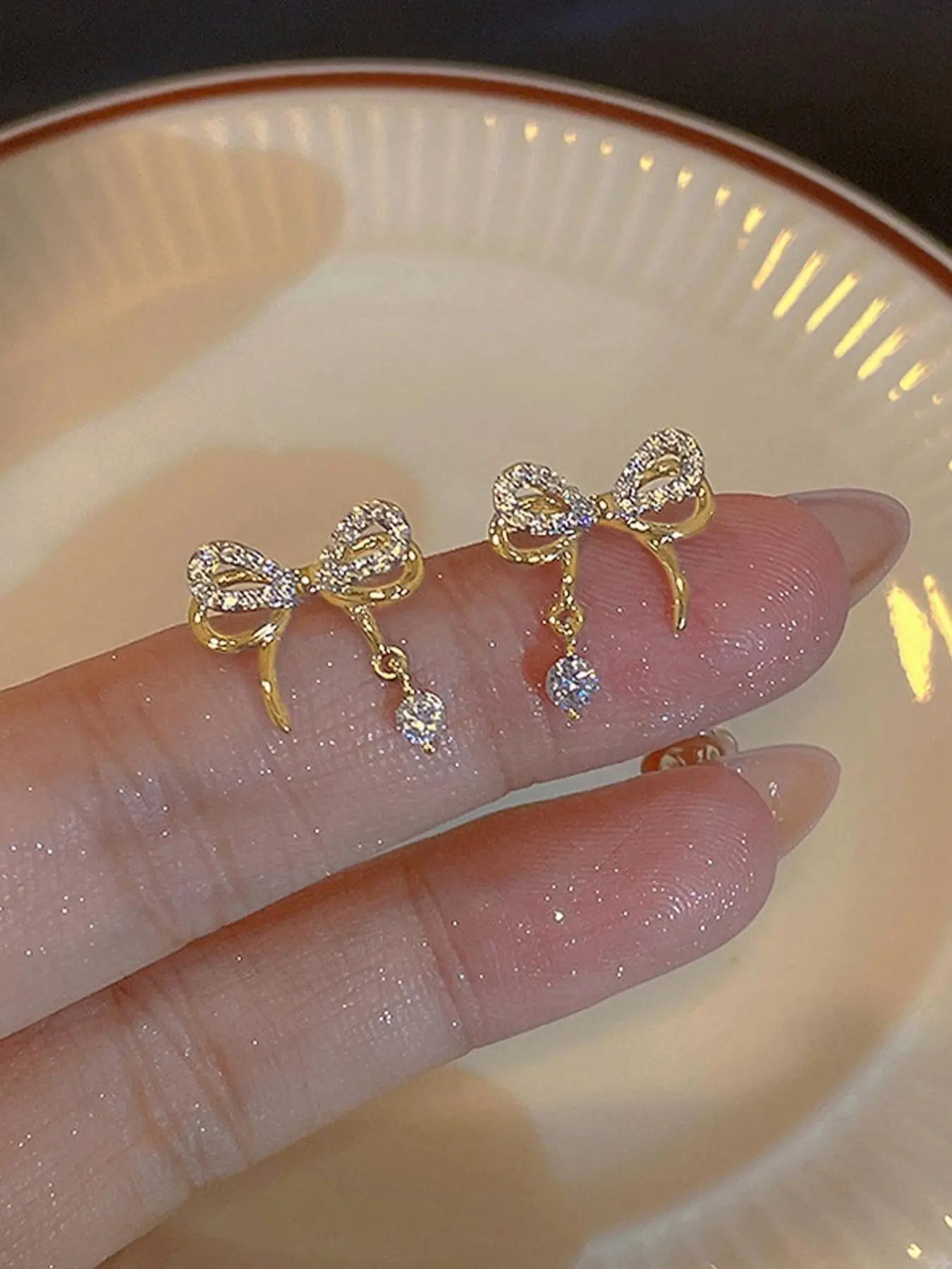 A pair of elegant and light luxury simple bow design ear studs that are sweet and versatile for women's daily commutes Stud Earring Jewelry