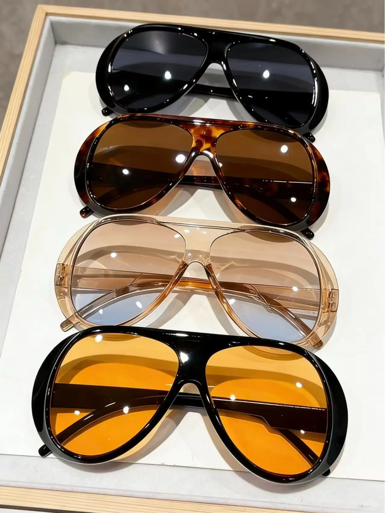 4 pairs of Y2K street style women's plastic sunglasses, perfect for beach vacations, driving and night out, fashionable and versatile, suitable for all occasions.