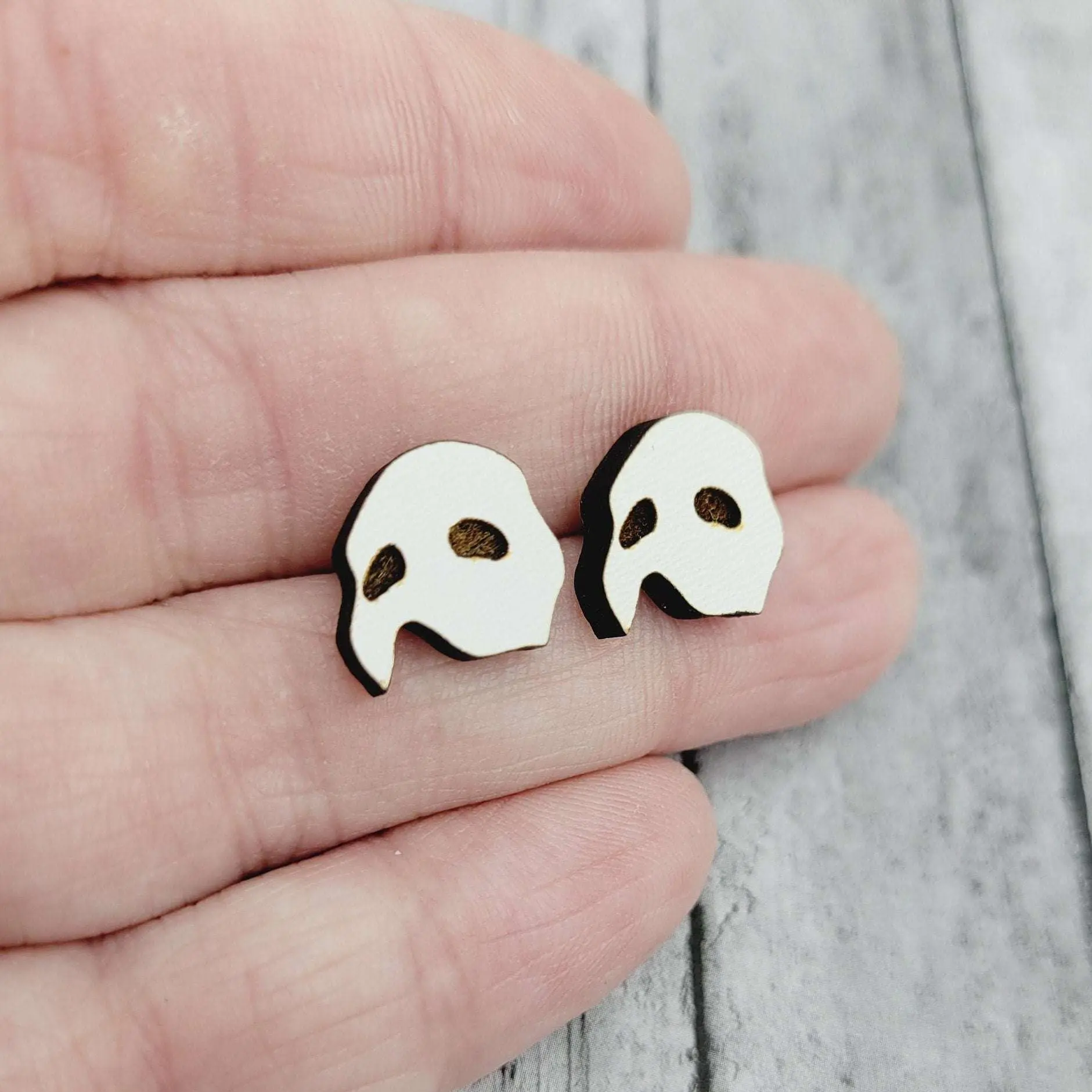 Phantom of the Opera Wooden Mask Shape Stud Earrings - Minimalist Broadway Musical Costume Jewelry, All Seasons, Default Size, Unisex