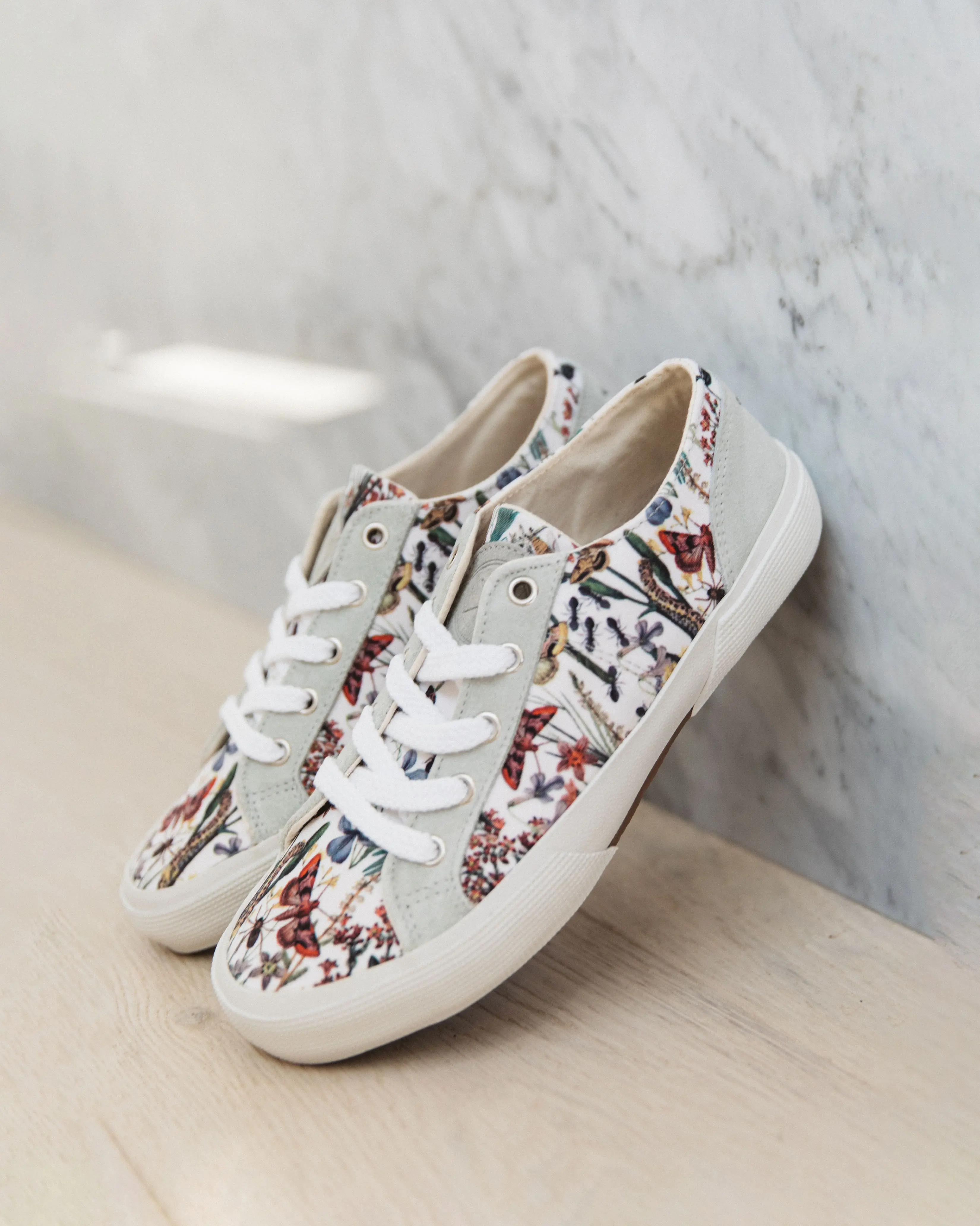 Monterey Lace Up