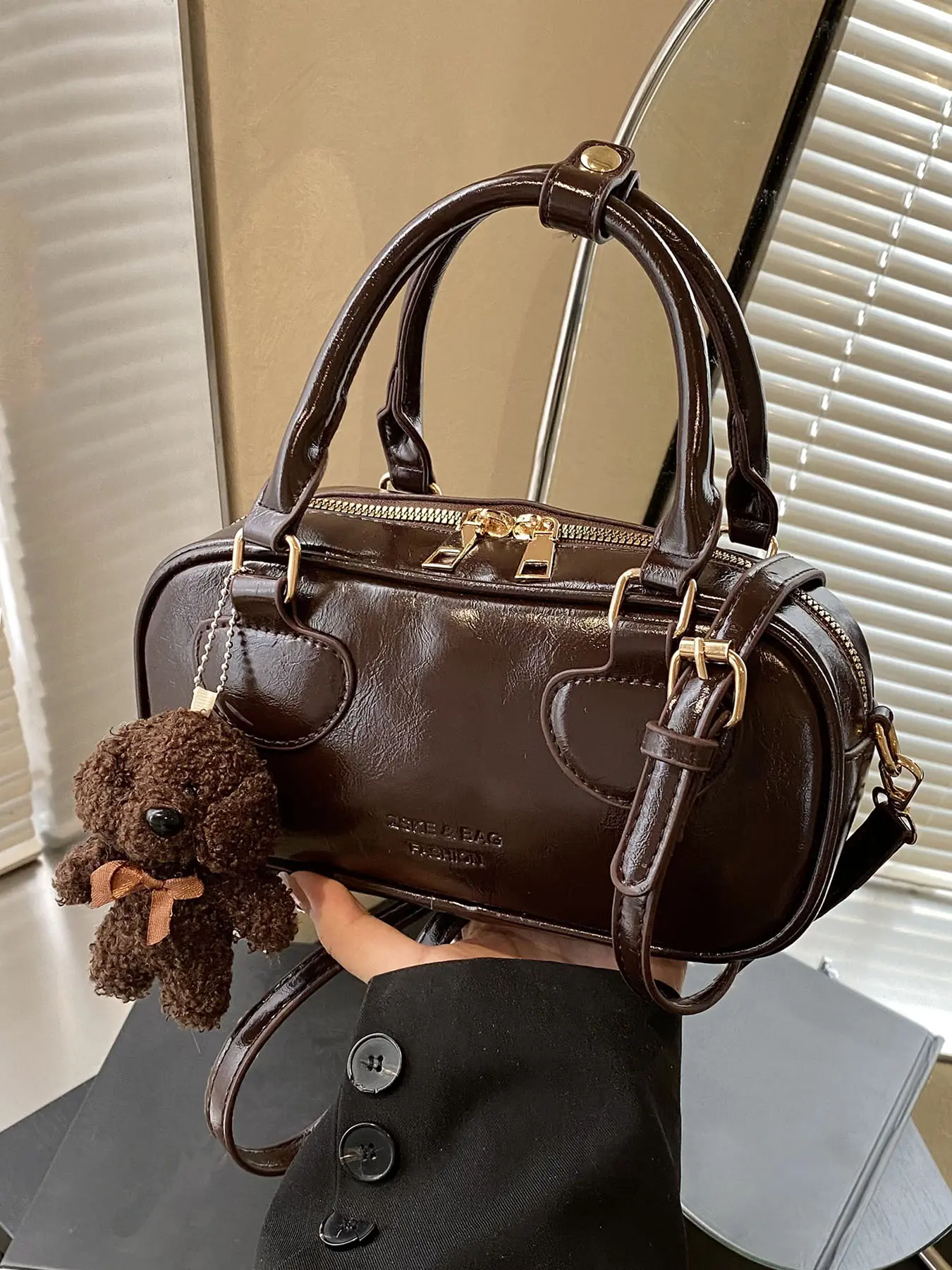 Stylish  simple  classic and retro Boston bag ， cute teddy bear pendant Handbag,  versatile crossbody bag   niche design, available in multiple colors, suitable for daily travel, shopping, dating, etc.