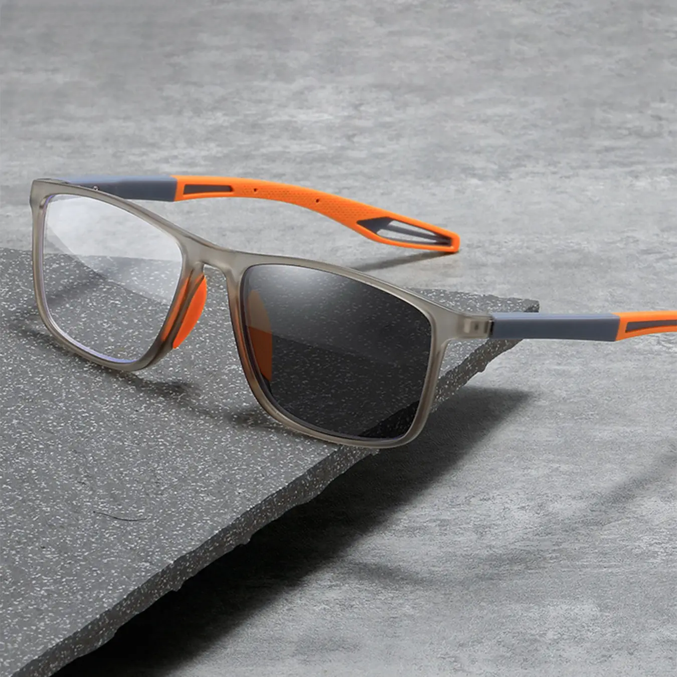 Caterside Photochromic Blue Light Blocking Reading Glasses, Ultra-Light Tr90 Frame, Spring Hinge Design, Unisex Indoor Outdoor Use