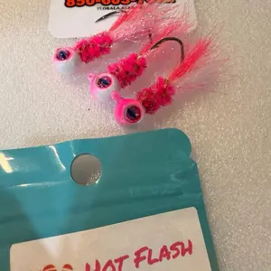 Hot Flash Fishing Lures with Pink Feather and Eye-catching Design for Enhanced Catch Rate