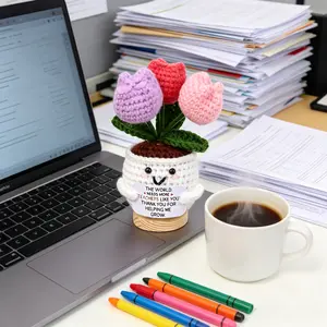 A handmade, hand-woven mini ornament featuring three tulips—includes a thank-you card with a written message. A perfect small gift for Teachers' Day or Thanksgiving.