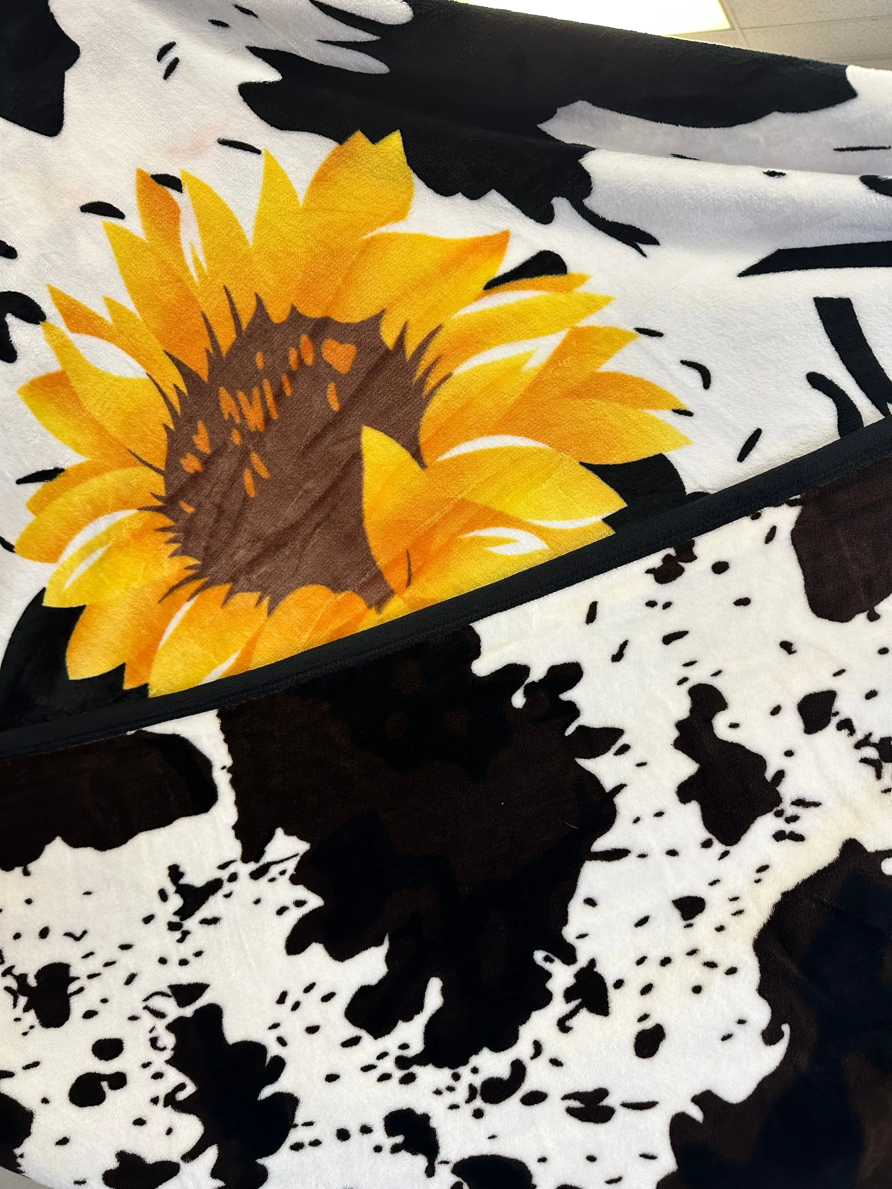 Z Yellow Sunflower and Cow 2 Ply Oversized Blanket 82"x90"