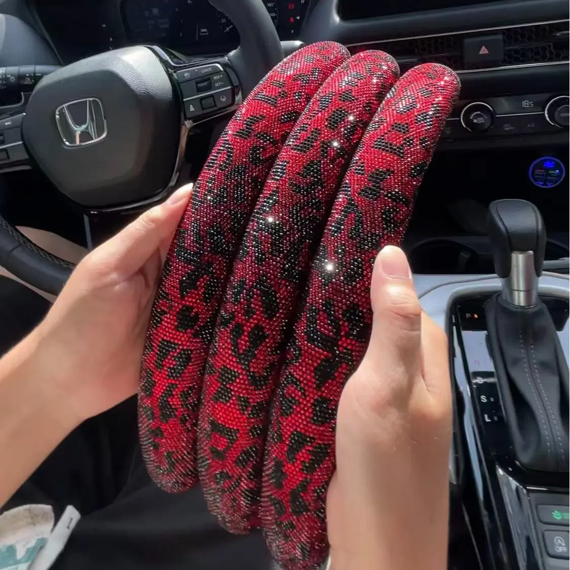 Leopard Print Rhinestone Steering Wheel Cover - 3-Piece Car Accessories Set with Detachable Parts, All-Season Anti-Slip Soft Leather, Bling Protection, Universal for Most Cars, Birthday Gift for Female Drivers, Accessories For Car