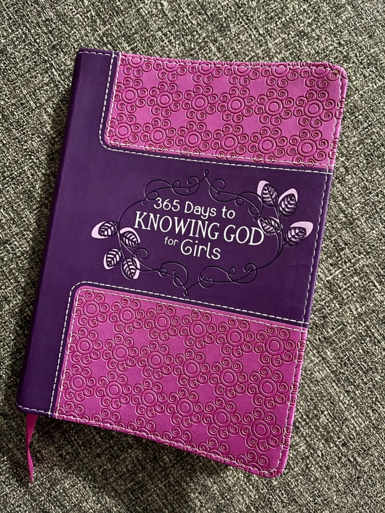 Girls' 365 Days to Knowing God Guided Daily Devotional Hardcover Journal - Carolyn Larsen, Luxleather, Little Girls Bible Storybook, Baptism & Birthday Gift, Bible Study Book, Guided Journal