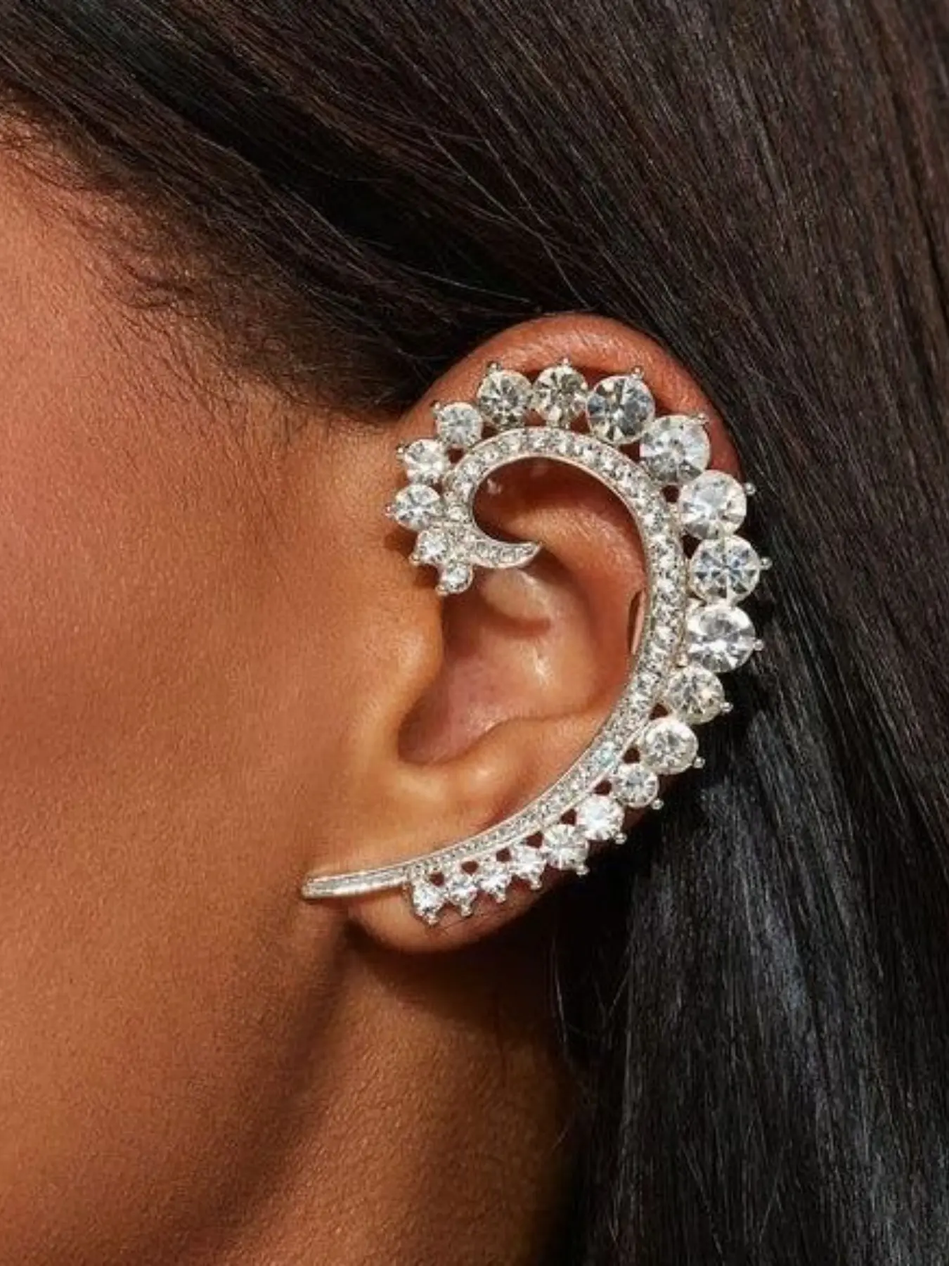 A fashionable and sparkling full-diamond ear cuff, Clip Style, a lightweight luxury high-end piece for non-pierced ears, perfect for dinners, parties, daily wear, and a unique gift for friends and besties, Non Piercing Earrings, Rhinestone Earrings