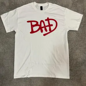 BAD merchandise T-shirt van Nettspend