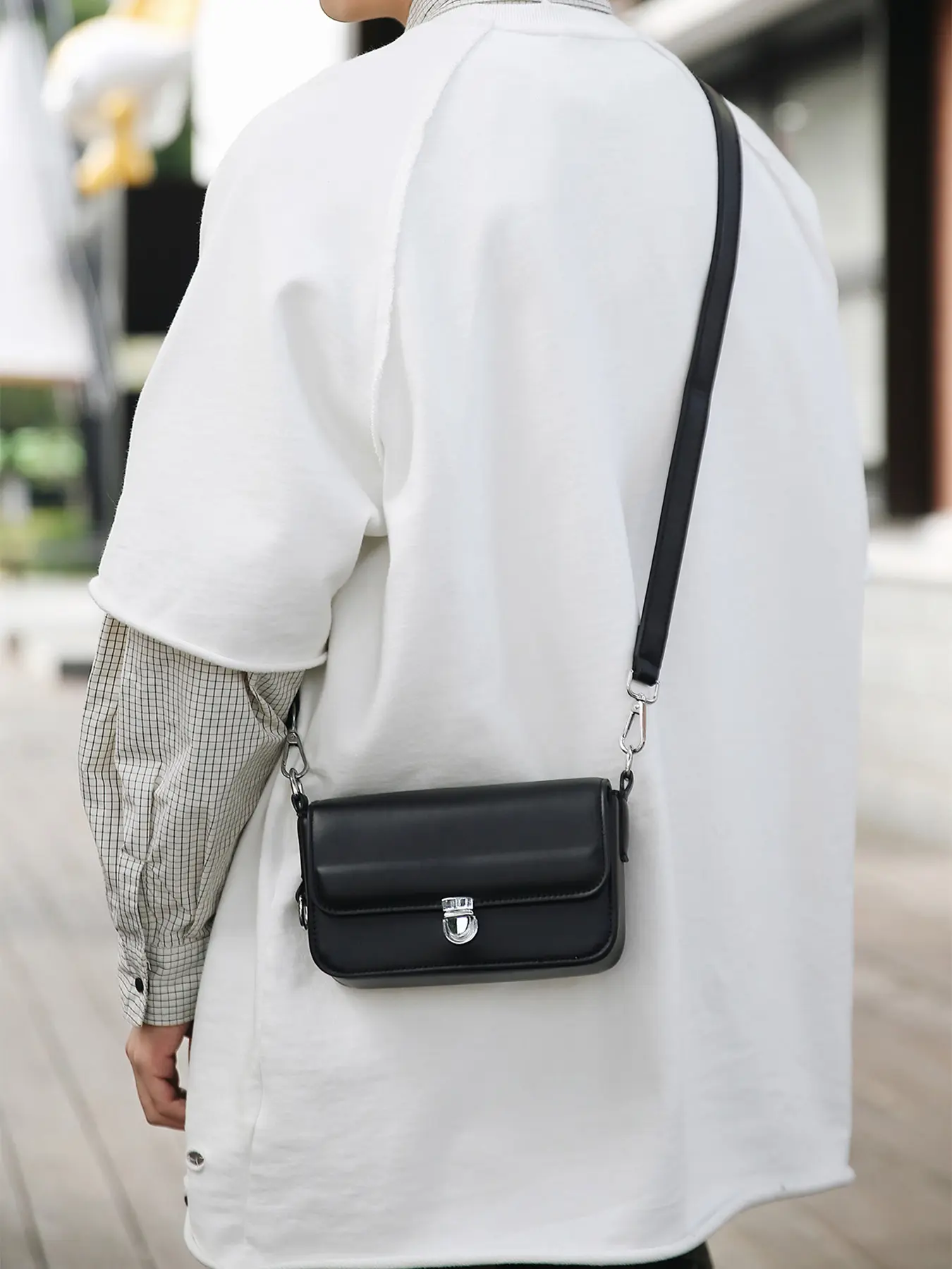 1PC Men's crossbody bag, single shoulder bag, Zippered Sling Bag, zipper closure shoulder strap adjustable, fashionable, versatile, simple and suitable for daily commuting, outdoor travel, walking, shopping, traveling, men's crossbody bag