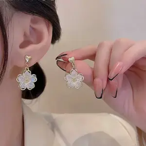 Elegant Floral Earrings DDES0562, Unique Design, Fashionable, Simple, Versatile, Fresh and Sweet, 14K Gold-Plated