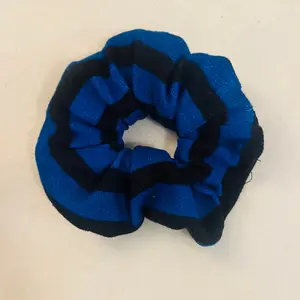 BLUE AND BLACK SCRUNCHIES HEADBAND