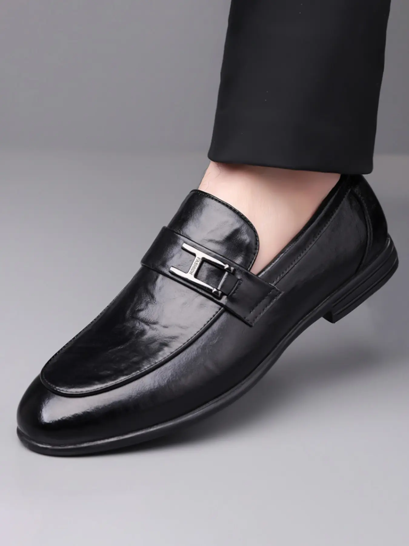 Men's Metal Buckle Fashion Casual Loafers, Slip-On Business Office Shoes Leather Shoes for Party & Work, All-Season Microfiber Rubber Sole