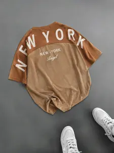 Men’s suede-like loose T-shirt top made from smooth, wrinkle-resistant fabric; breathable and durable with a classic V-neck design featuring stylish letter prints. Modern street style suitable for comfortable home wear, light outdoor outings, everyday cas