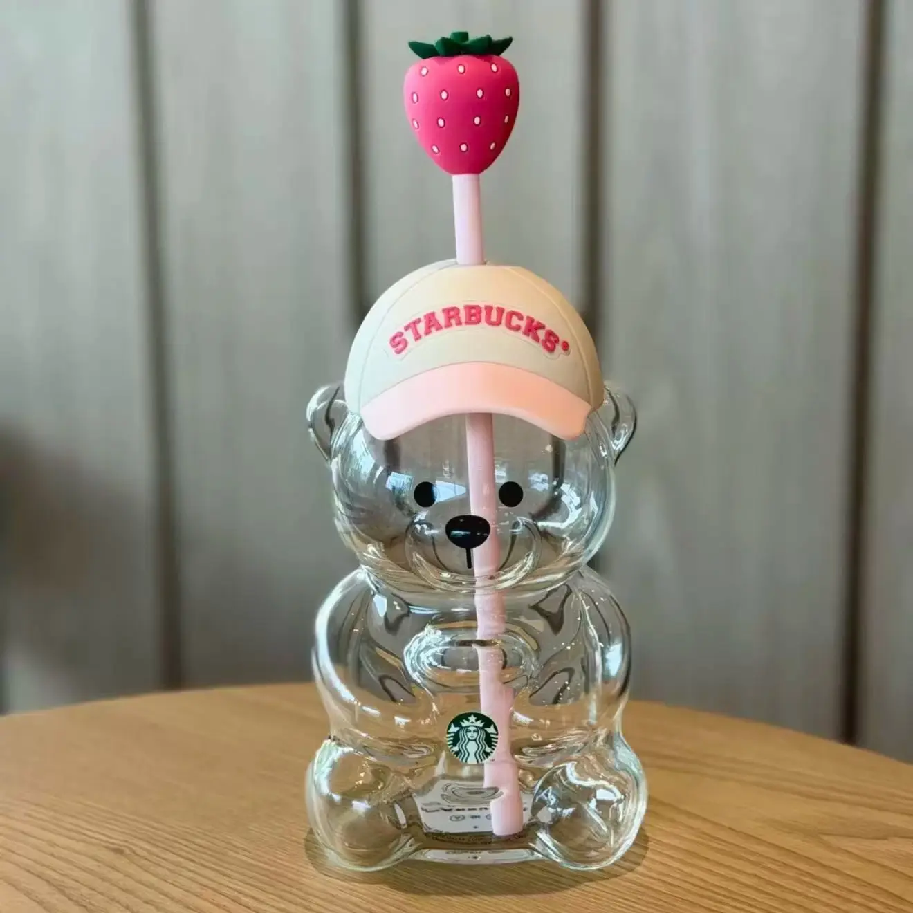 2026 Starbucks Overseas Bearista Bear Cup Tumblers Strawberry Topper Baseball Cap 591ml