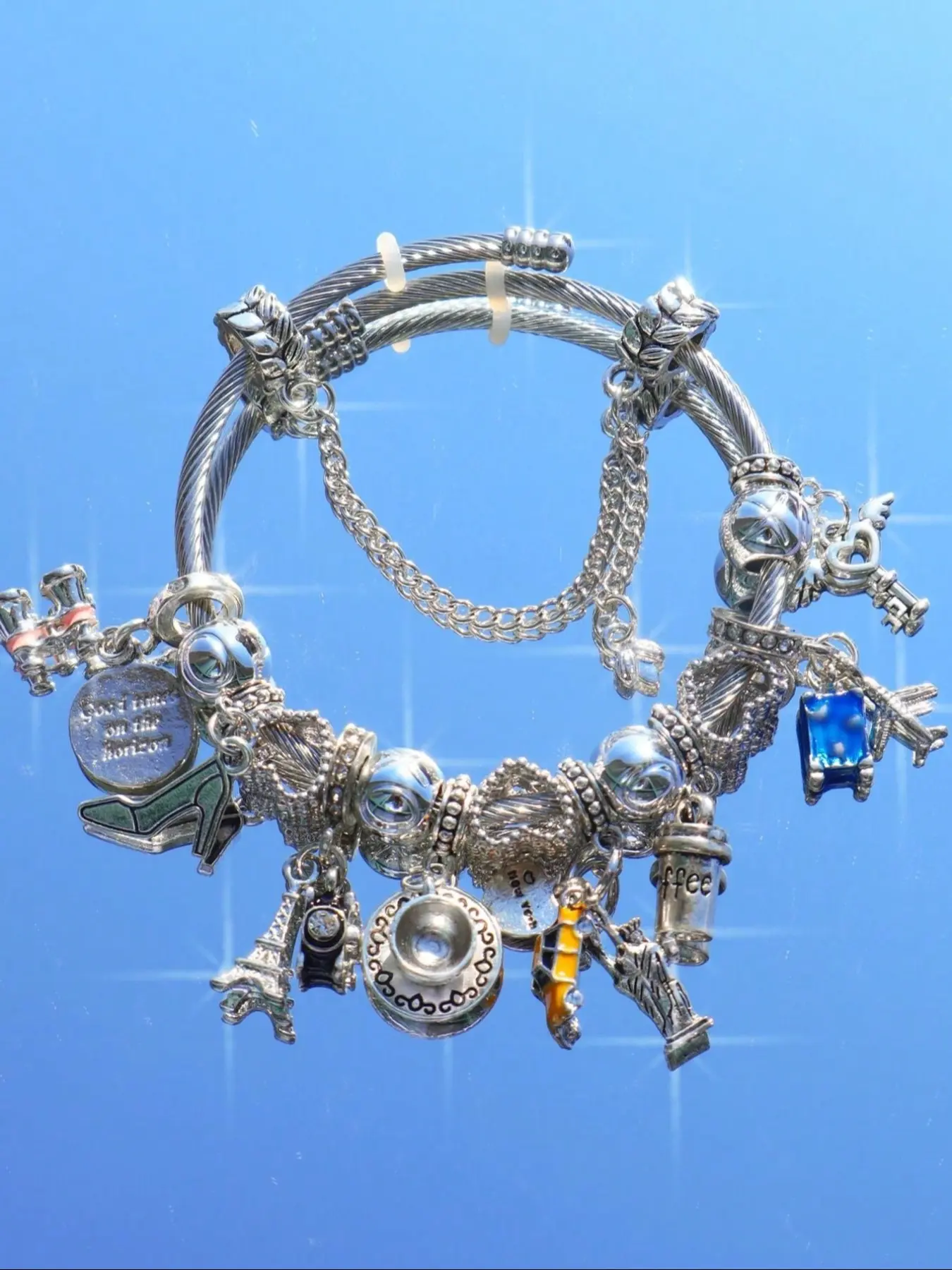 1Pcs Travel Series Charm Bracelet, Vintage Pendant Bracelet with Coffee Suitcase Charm, Adjustable Classic Fashion Gift for Friends, Stackable Bracelet