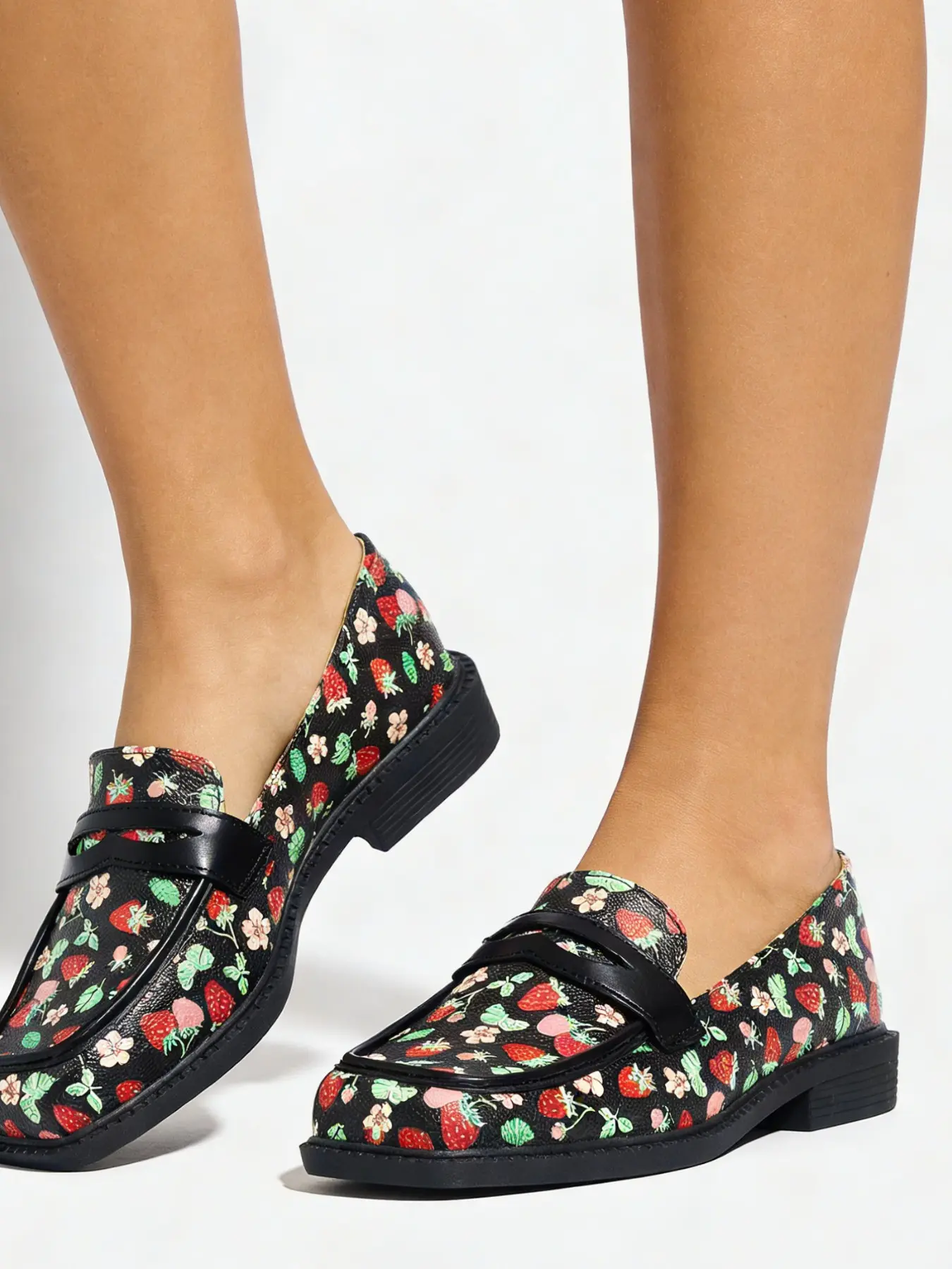 Women's Retro Strawberry Print Loafers, Spring & Fall Casual Shoes, PU Leather Upper, Rubber Sole, One-Button Design, Versatile Commute Style