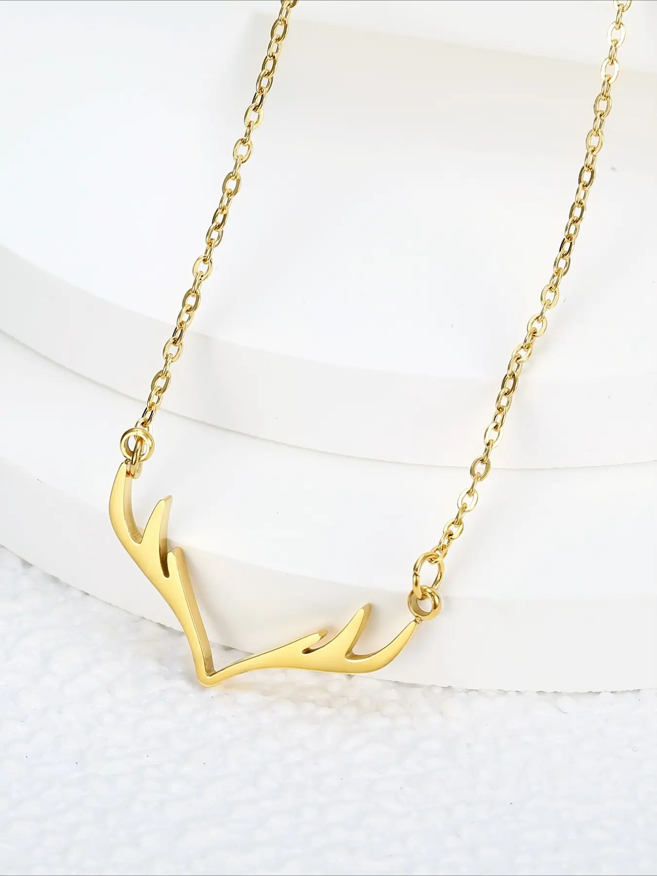 Small Niche Design Deer Antler Pendant Necklace Made of Stainless Steel That Does Not Fade and Is Versatile for Daily Necklaces