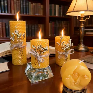4-piece beeswax candle gift box set, honeycomb pattern pillar candles, moon shape, multi-size combination, a gift for Halloween, Christmas, Valentine's Day, home decoration, weddings, birthdays, and family gatherings decor