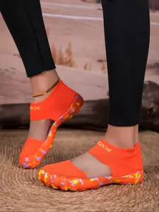 Unisex Breathable Hollow Out Water Shoes, All-Season Indoor Outdoor Beach Sandals, Casual Sporty Design, Comfortable Lightweight Running Shoes, Mesh Water Shoes