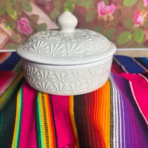 Tortillero estilo Talavera color blanco