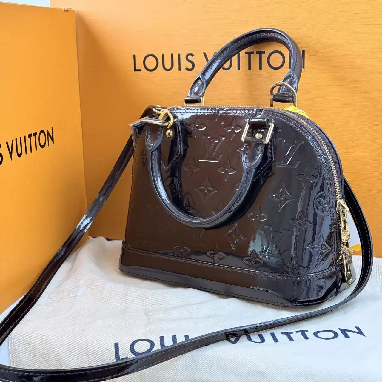 Pre-owned Louis Vuitton Alma BB Monogram Vernis Leather Crossbody Handbag