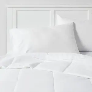Full/Queen All Season Comforter Insert White - Room Essentials Full/Queen All Season Comforter Insert White - Room Essentials
