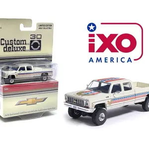 IXO Model 1:64 1976 Chevrolet Custom Deluxe K30 Fleetwood Crew Cab 250th Anniversary Edition – White