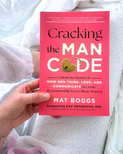 Cracking the Man Code: Unlock the Mystery of How Men Think, Love, and Communicate to Create the Relationship You've Always Wanted — Paperback book, Mat Boggs Guide